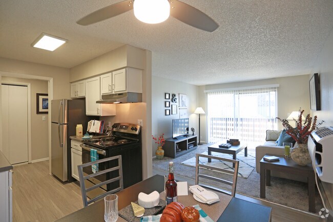 2BR, 1BA - 836 SF