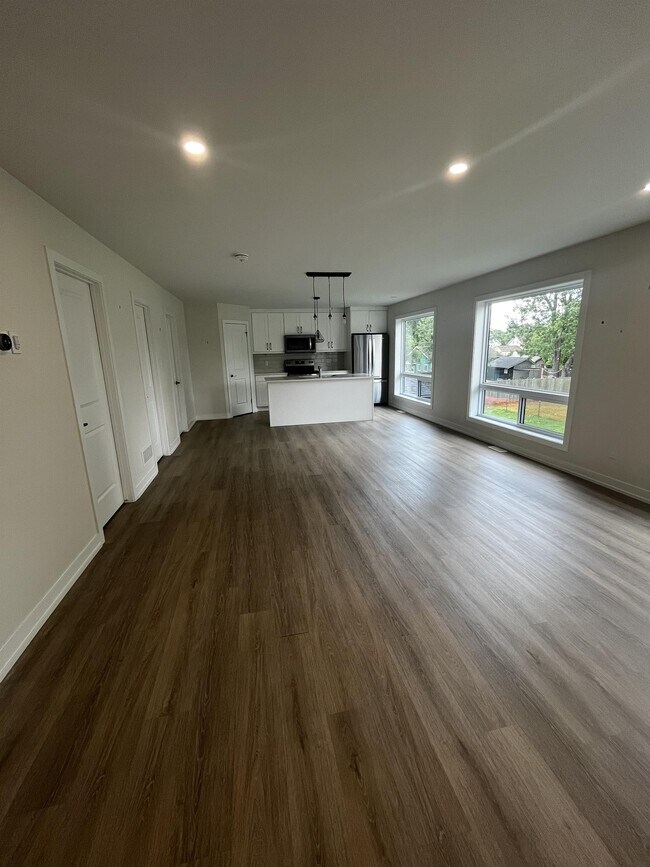 Photo - 2392 Boswell St