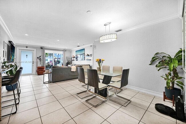 Photo - 740 N 73rd Ave House
