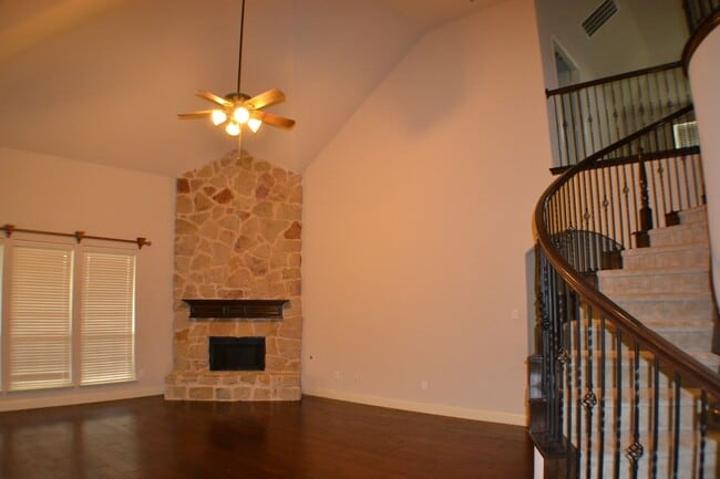 Photo - 6 Bed 4 Bath House for Lease - Plano - GOOD LOCATION!