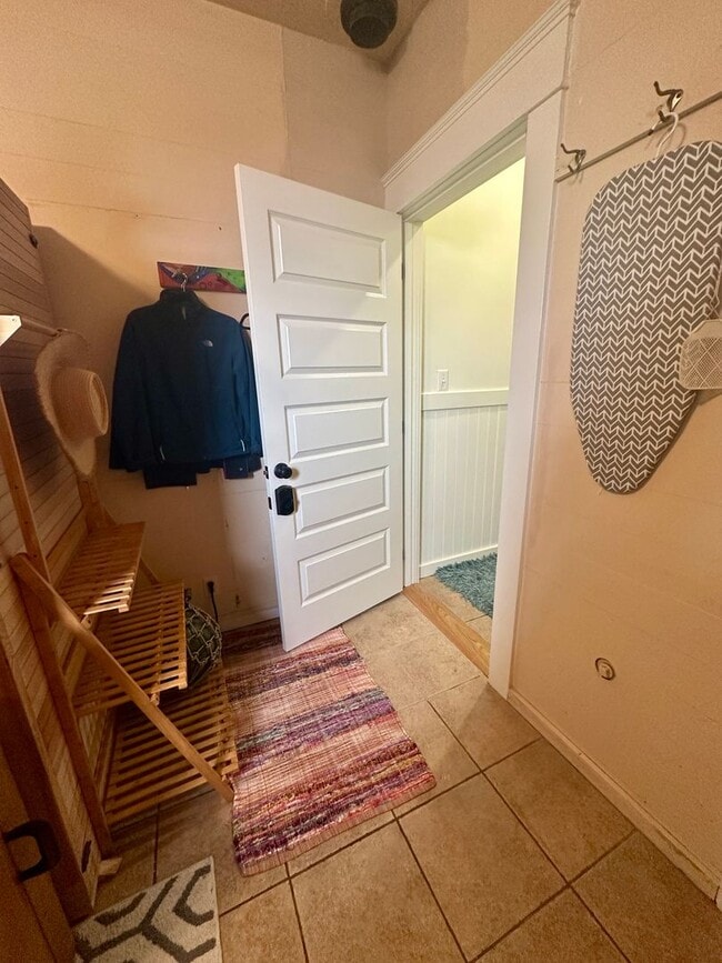 Photo - Furnished 2 bedroom Craftsman Apartment