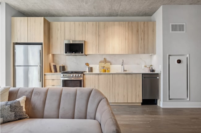 Photo - 1039 W Van Buren St