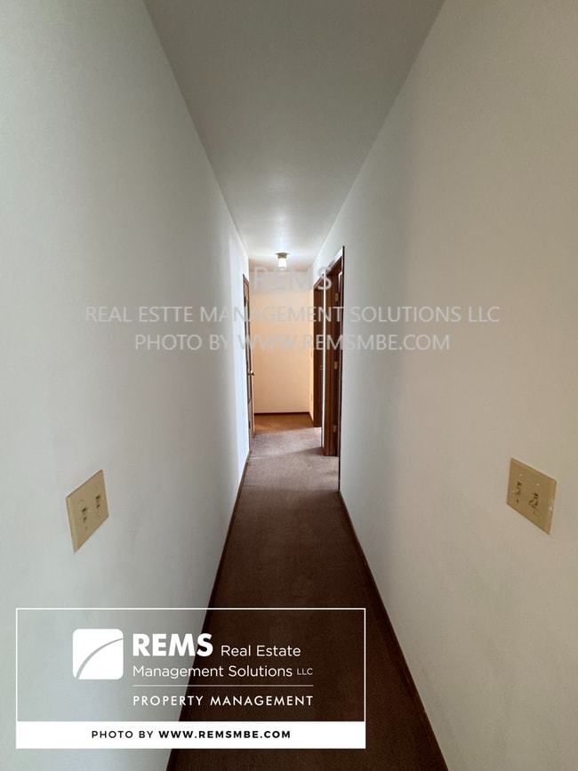 Building Photo - 554 E Slifer St Unit 6