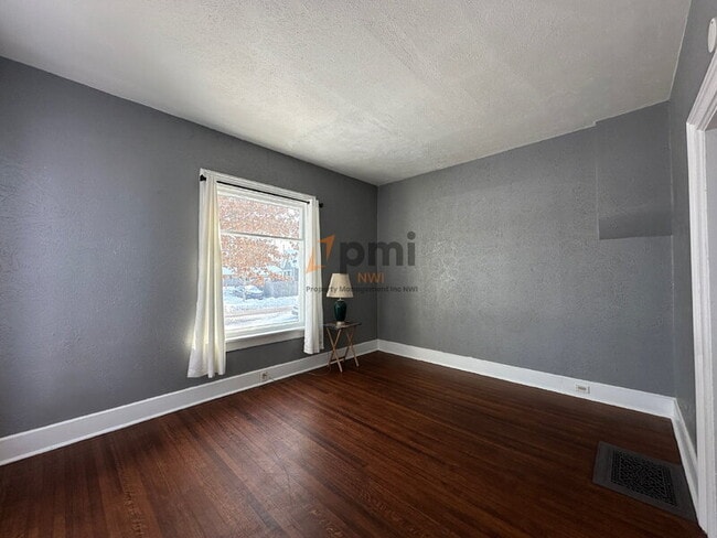 Photo - 912 Chicago St