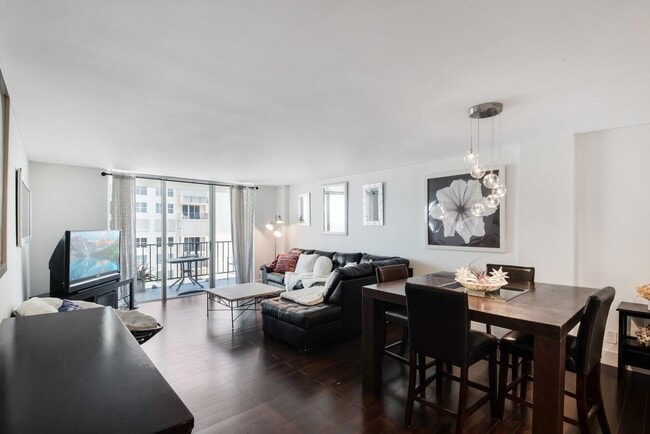 Photo - 1147 Hillsboro Mile Unit 505