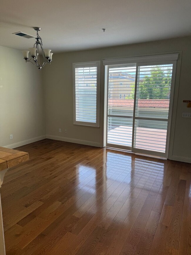 Photo - Well maintained 3 bedroom, 2.5 bath condo close to Windsor Town Green