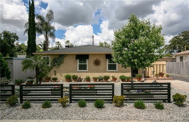 Frontal view - 909 N Santa Anita Ave Unit Main