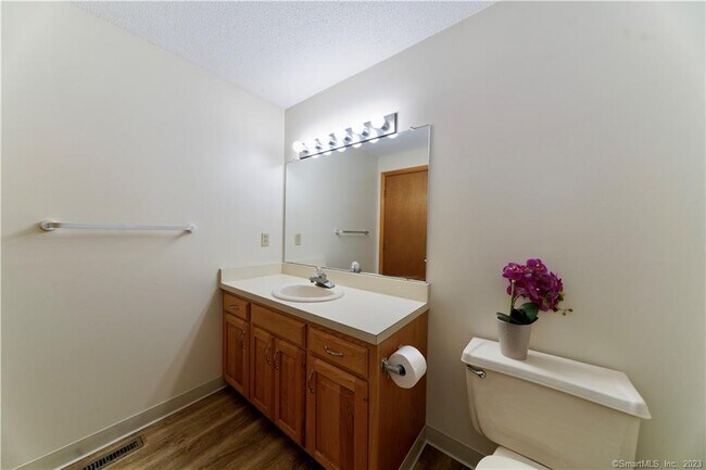 Photo - 107 Ivy Ln Unit 107