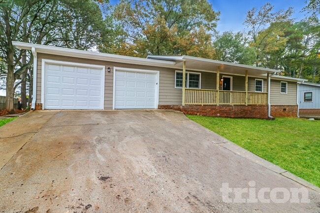 Building Photo - 2906 Deshong Dr SW