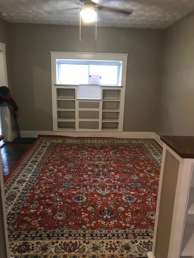 Photo - 275 Belmont St NE