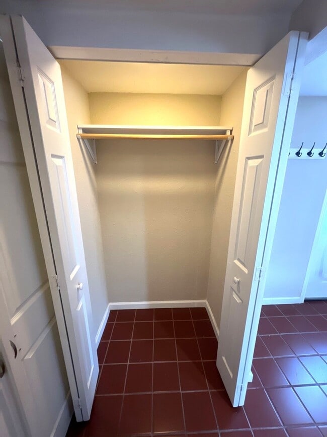 Photo - 627 E 14th St