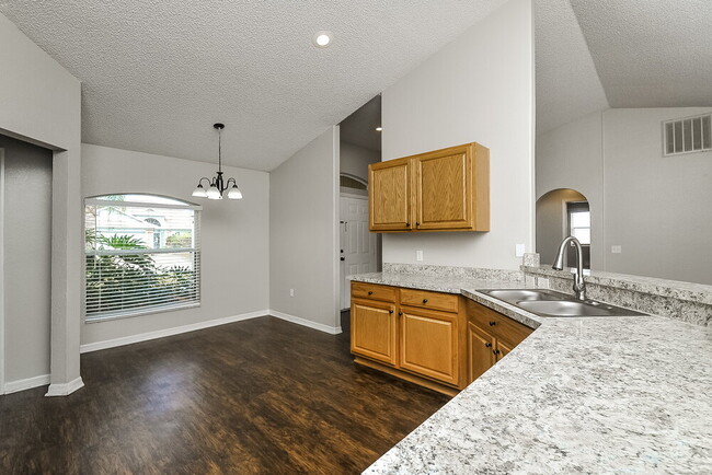 Photo - 6025 Live Oak Dr