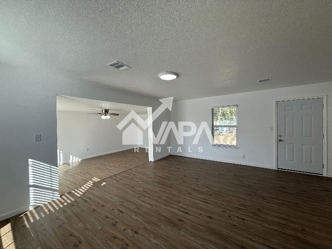 Photo - 143 Huxley Dr