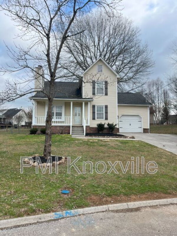 Photo - 608 Blackburn Dr House