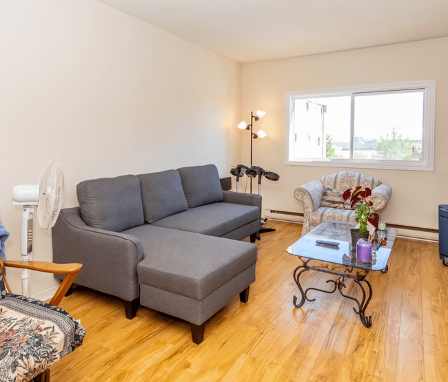 Photo - 50, 60 Greenfields & 190 Parkside