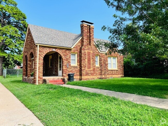 Building Photo - Nice 3 Bedroom 1 Bathroom Home With Detach...