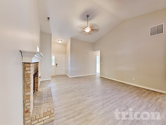 Photo - 512 Polaris Dr