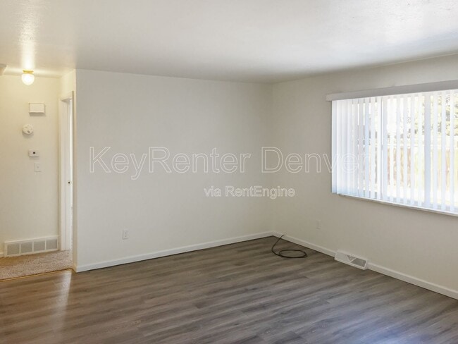 Photo - 9165 Perry St