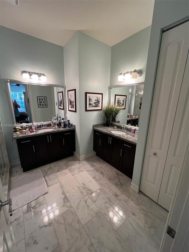 Photo - 184 W Bay Cedar Cir