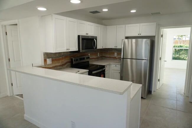 Photo - 957 Lewis Dr