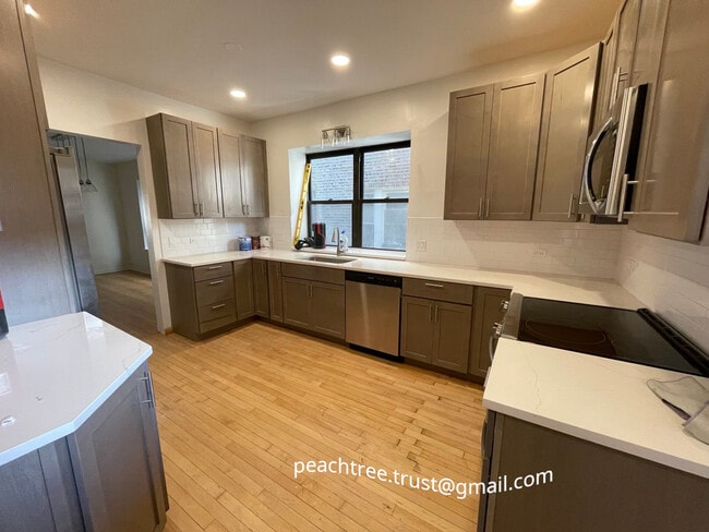 kitchen - 1351 W Carmen Ave Unit 1
