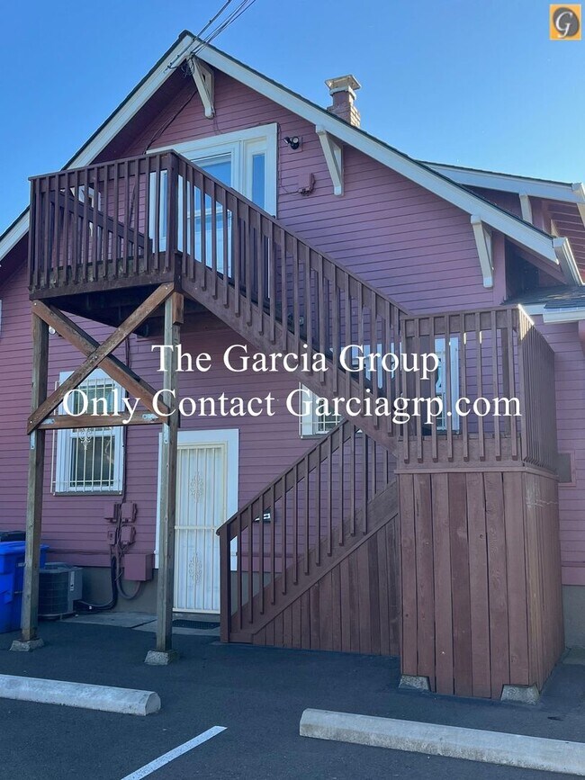 Upstairs Apartment in the Heart of Sellwood! - Upstairs Apartment in the Heart of Sellwood!
