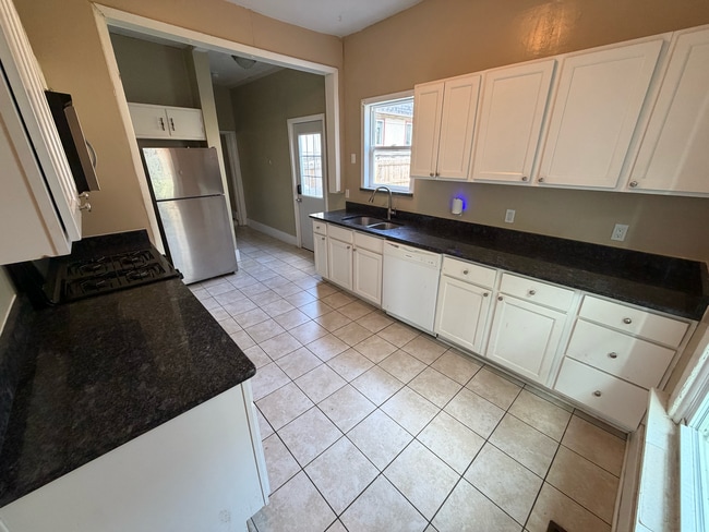 Photo - 1490 Indianola Ave