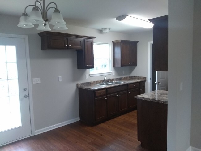 Photo - 2043 Leota St