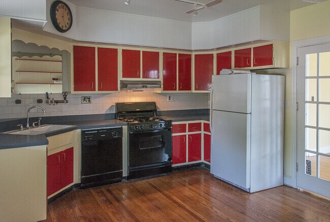 Kitchen - 401 Elrino St Townhome