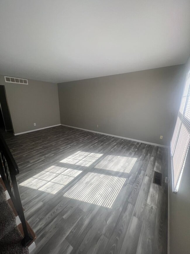 Photo - Chez Paree Apartments and Townhomes