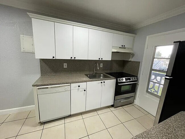 890 NW 45th Ave Unit 32