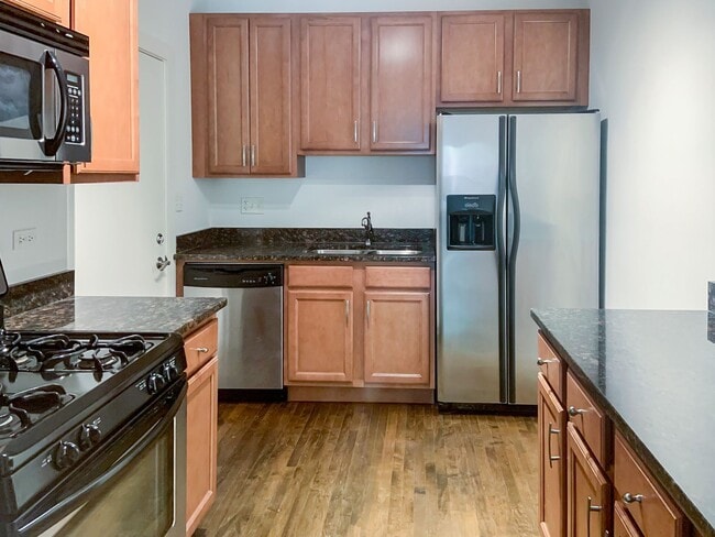 Building Photo - 3455 N Wolcott Ave Unit 3