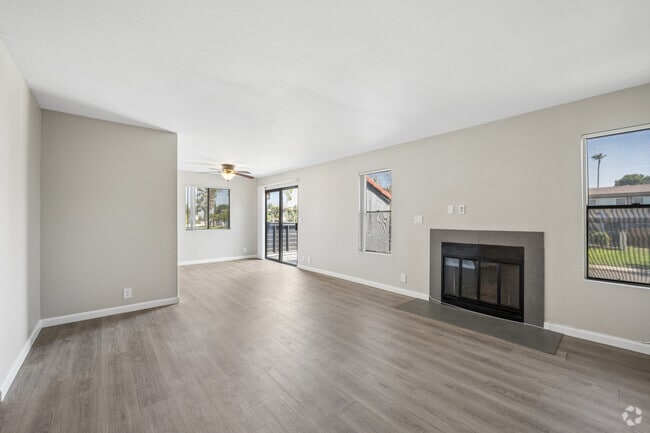 Cascade - 2BR, 2BA - 968SF - Living Room