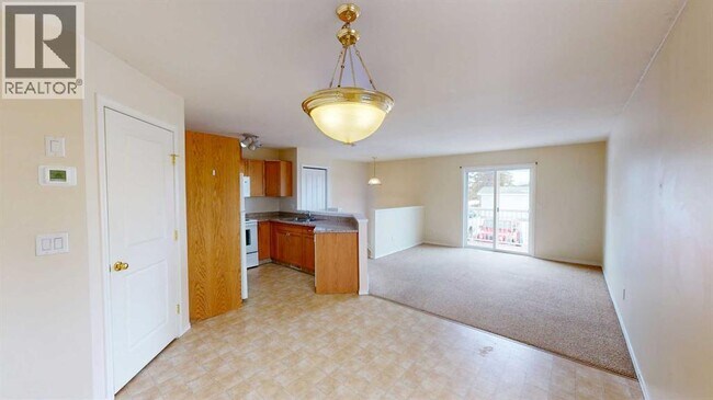 Photo - 9804-9899 99 St