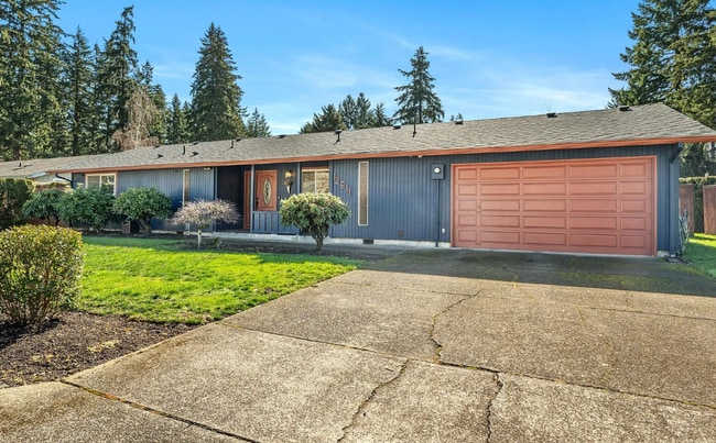 Photo - Charming Mid-Century Modern Ranch Home, 2 Bedroom 2 Bathroom, Lots Of Natural Lighting!