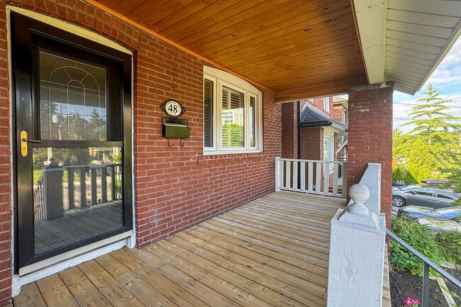 Photo - 48 Lawrence Ave W