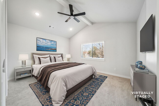 Vaulted Master Bedroom - 811 N Date Ave Townhome