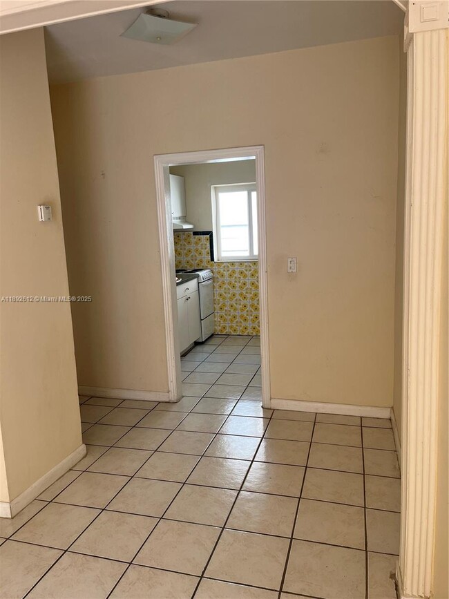 Photo - 1035 SW 3rd St Unidad 2