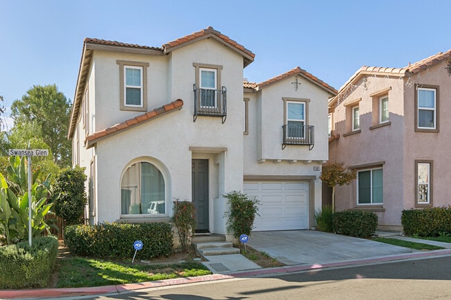 Building Photo - Classy Single Family Home Conviently located - Easy drive to Pendelton or Miramar - Nice family n...