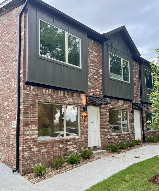 Photo - 716 N Olive St Townhome