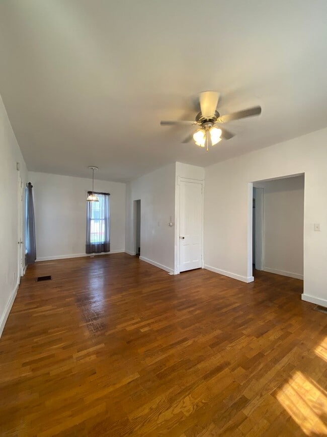 Building Photo - $500 OFF FIRST MONTH RENT -3 Bedroom Single Family Home with Gleaming Wood Floors Could Be Yours!