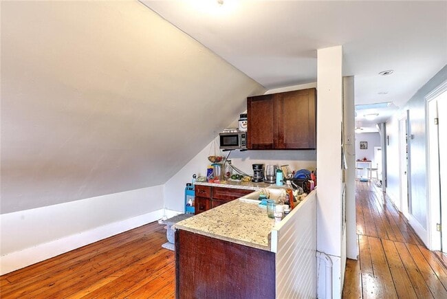 Photo - 390 Hope St