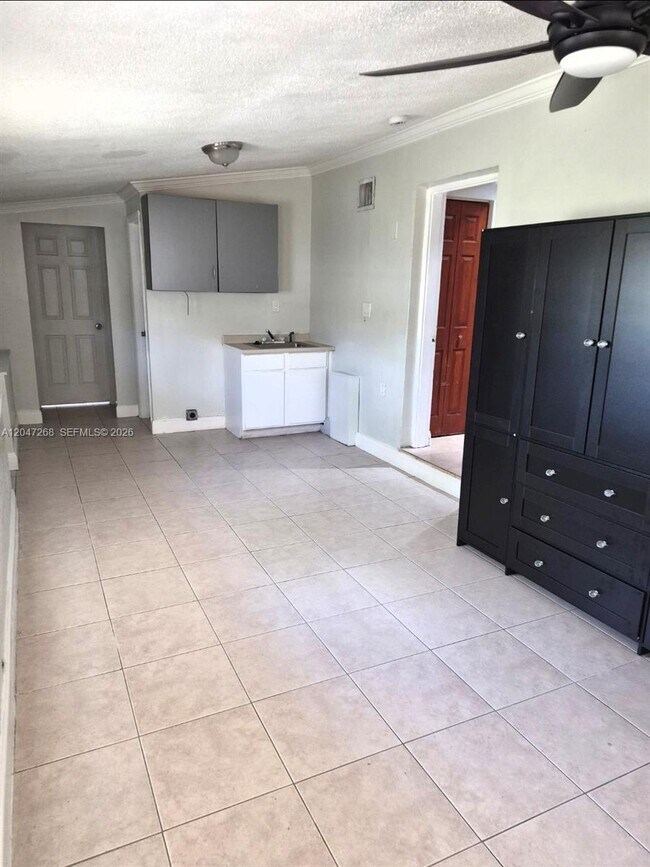 6118 Royal Palm Blvd