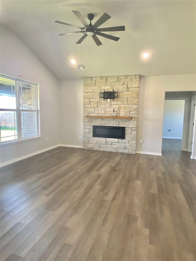 Photo - 210 Meadowlark Ln