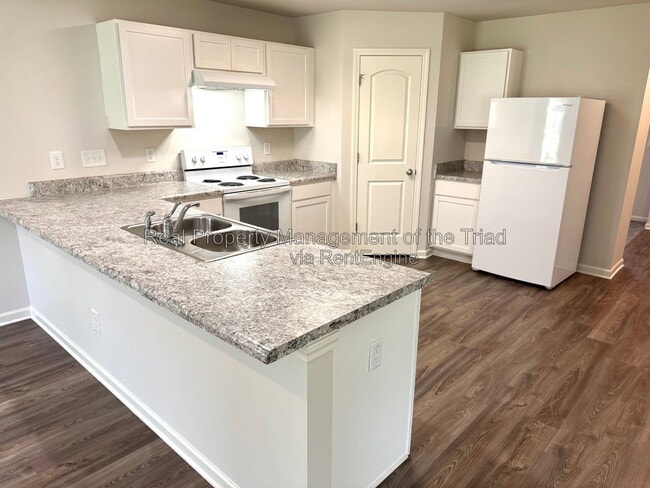 Photo - 4104 Devonwood Ct