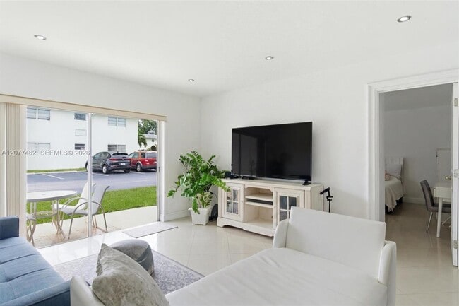 7680 SW 82nd St Unit H121