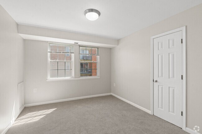 2BR, 1BA - 685SF - Bedroom