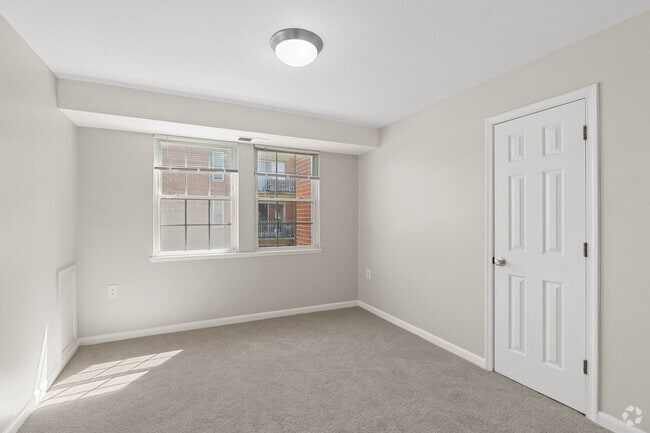 2BR, 1BA - 685SF - Bedroom - Fairlawn Marshall