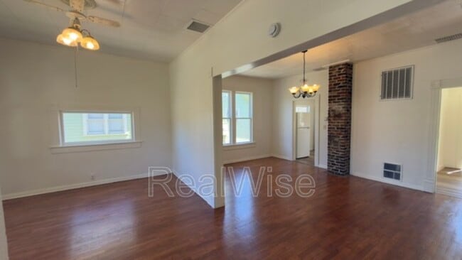 Photo - 1105 SE Pine St