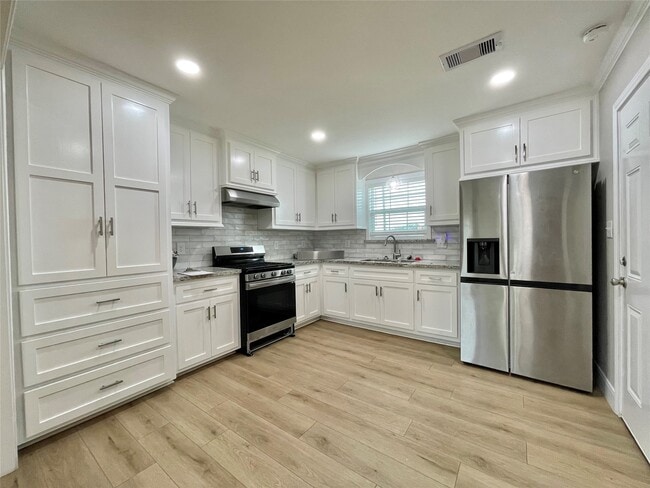 Photo - 817 N Chenango St